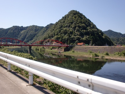 江の川沿道