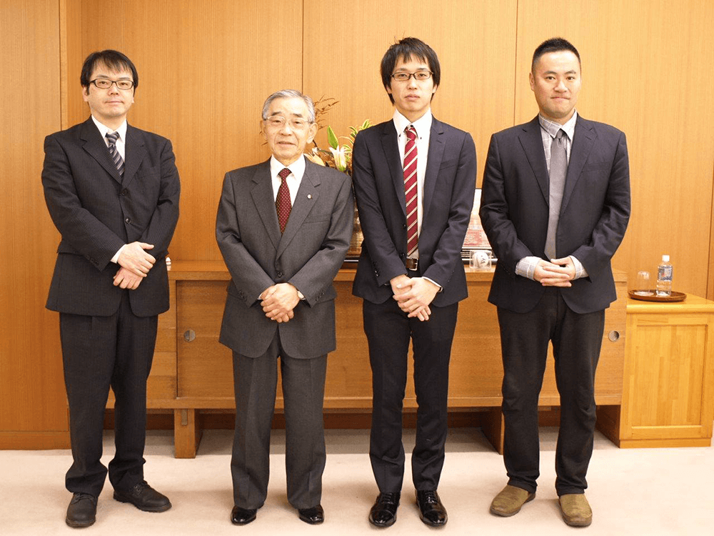 企業立地の調印式の模様