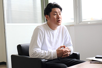 専務取締役　江木功平氏