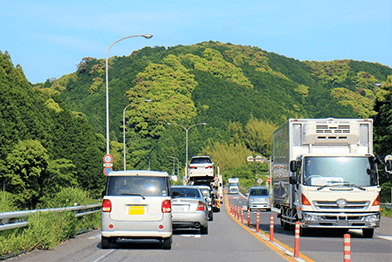 物流業者との交渉で苦戦を強いられる場面も