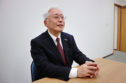代表取締役社長　加藤令氏