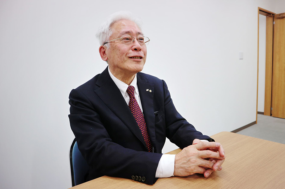 代表取締役社長　加藤令氏