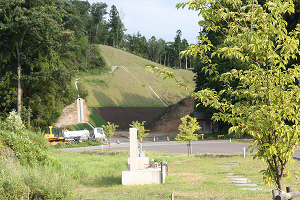 物流面改善のための道路を建設中