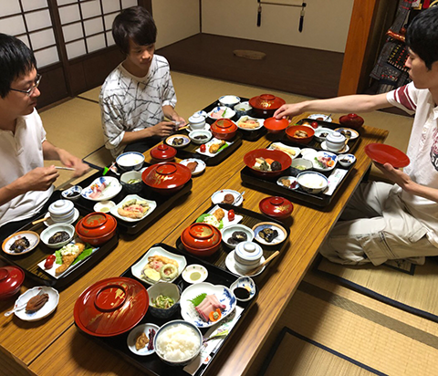 夕食の様子