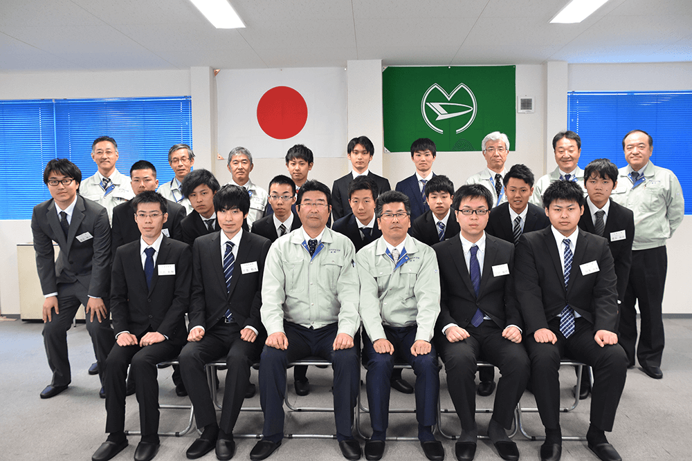 本社で毎年開催される入社式