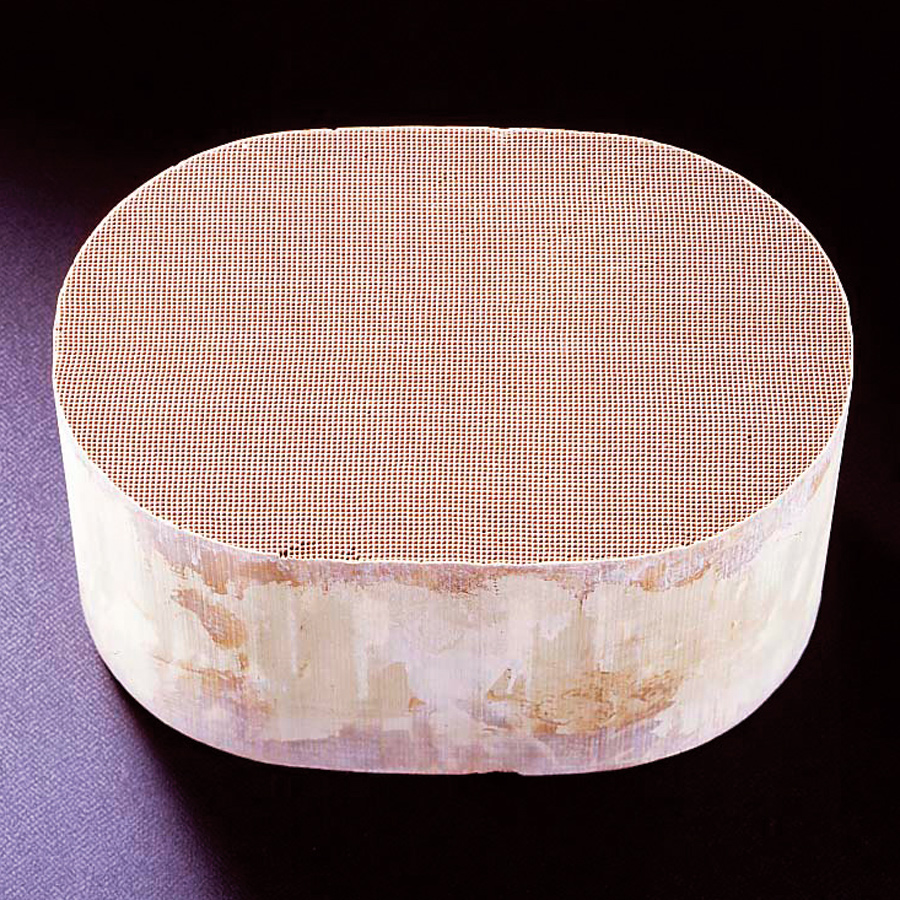 ジルコニウムが原料の自動車排ガス浄化触媒