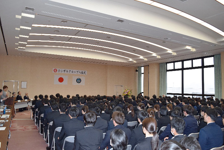 全国から185人が集まったホシザキグループの合同入社式