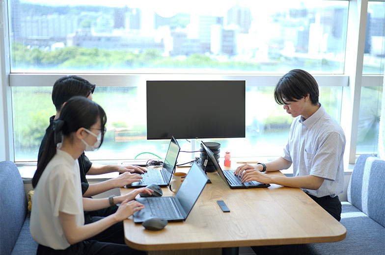 地元の若い人材を積極的に採用し、ソフトウェア産業を盛り上げる狙い
