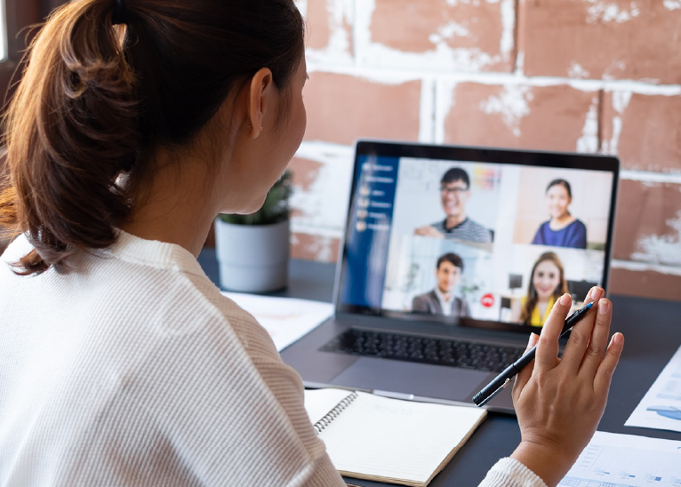 本社や取引先とオンライン・ミーティング